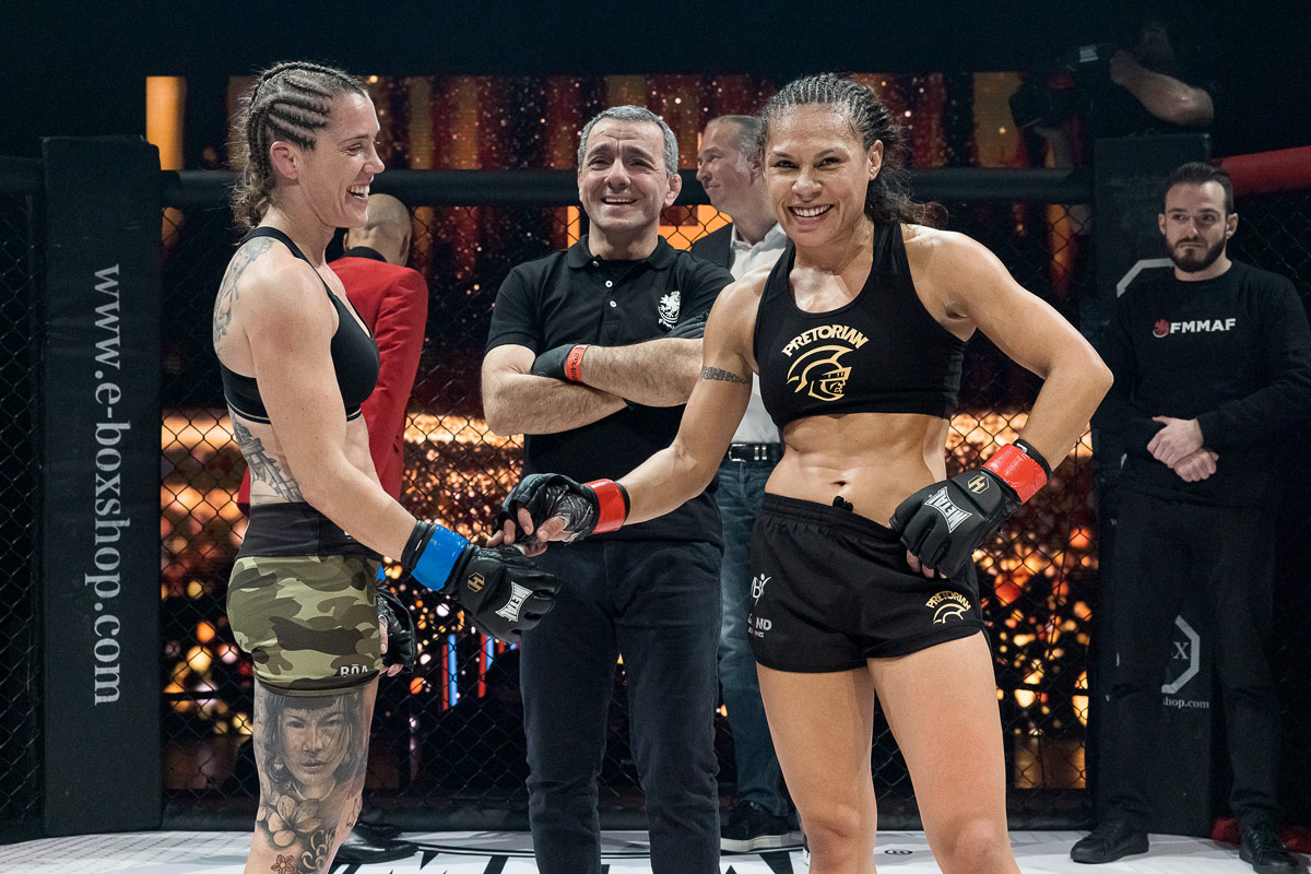 Eva Dourthe And Stephanie Page At Hxmma6 Cage | Photo Credit: Hexagone Mma